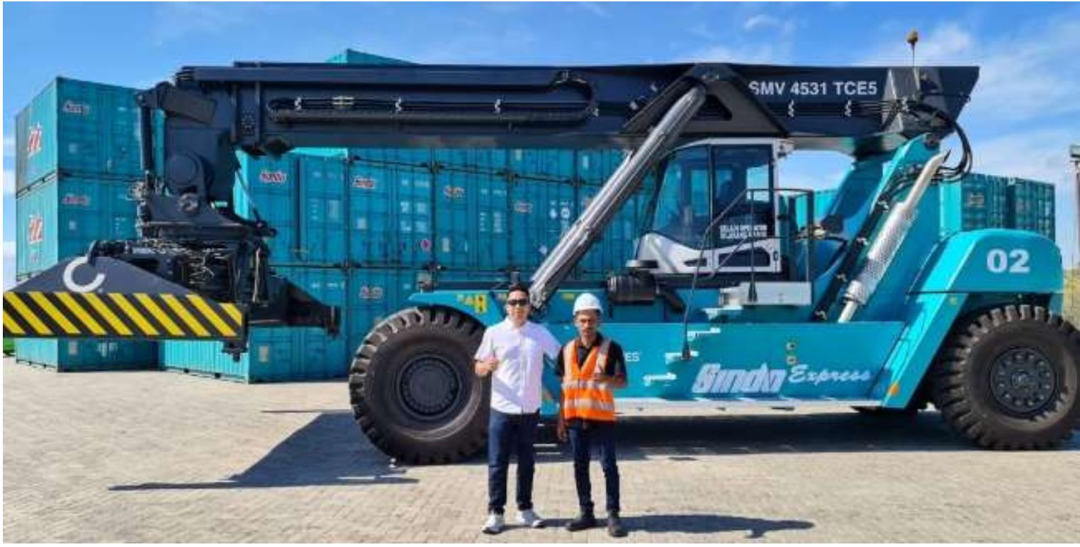 Sindo Express Datangkan Alat Angkut Container
